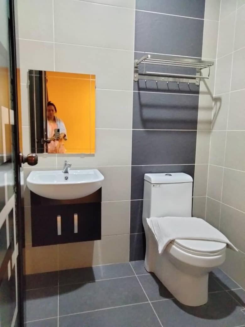 Weng Kong Homestay Slim River Ngoại thất bức ảnh