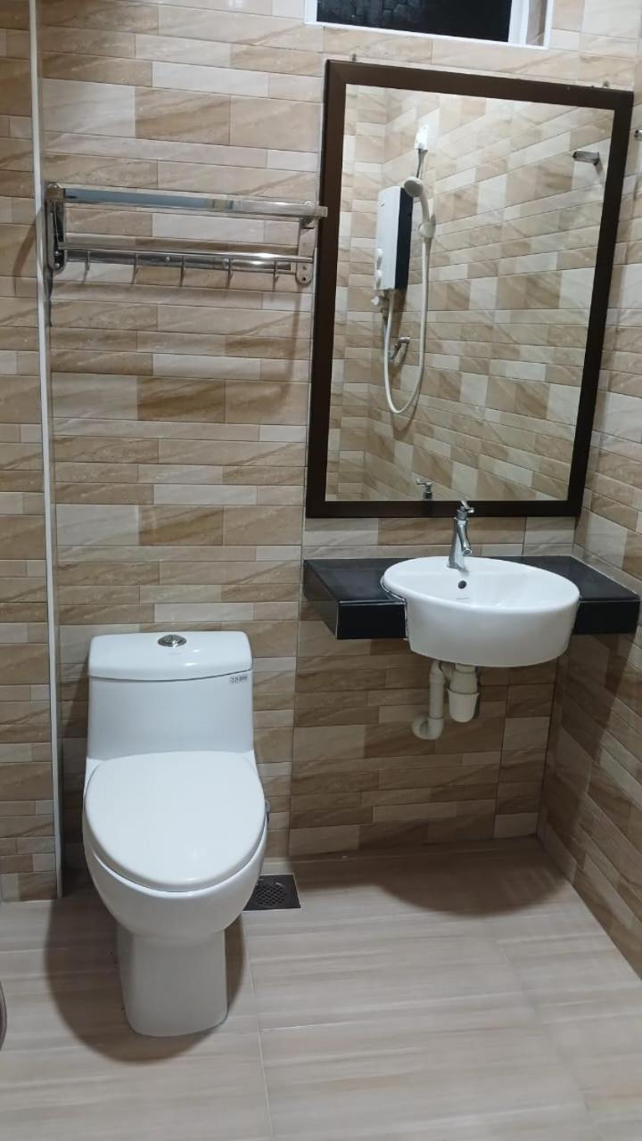 Weng Kong Homestay Slim River Ngoại thất bức ảnh
