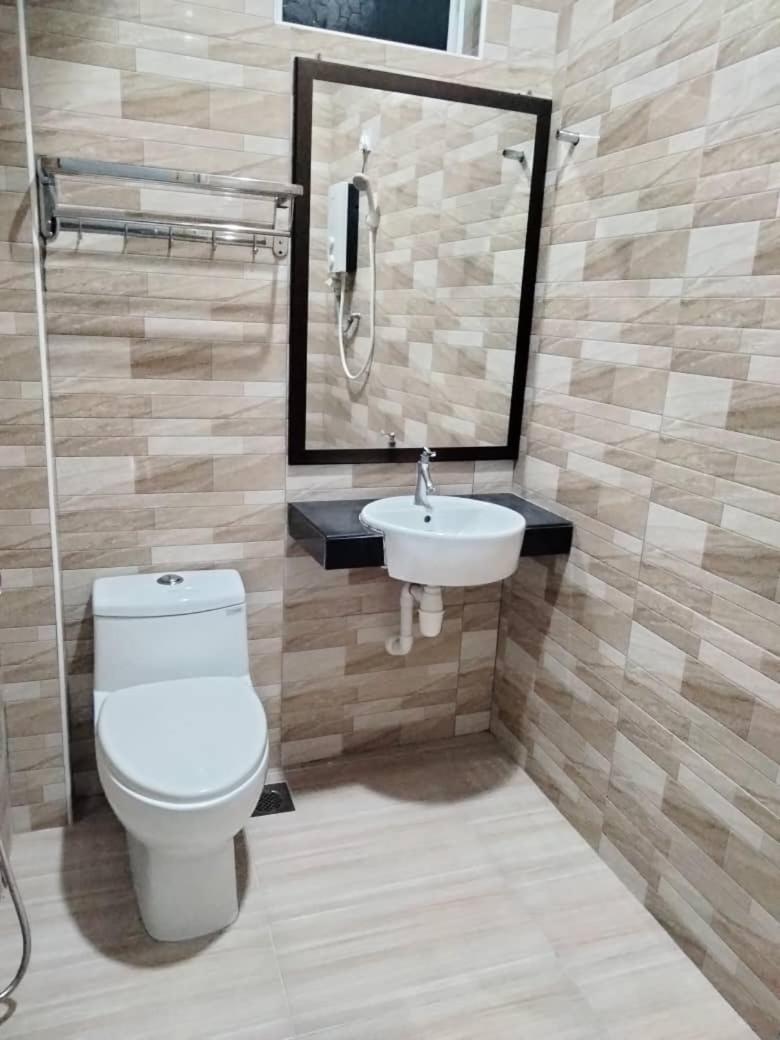 Weng Kong Homestay Slim River Ngoại thất bức ảnh