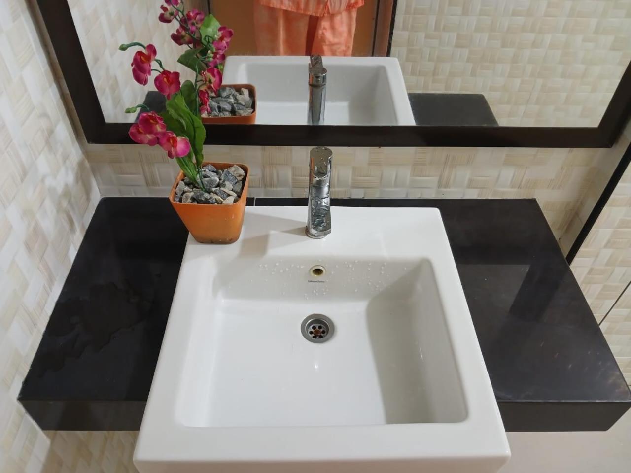 Weng Kong Homestay Slim River Ngoại thất bức ảnh