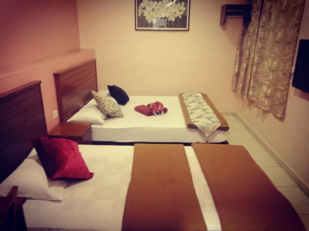 Weng Kong Homestay Slim River Ngoại thất bức ảnh