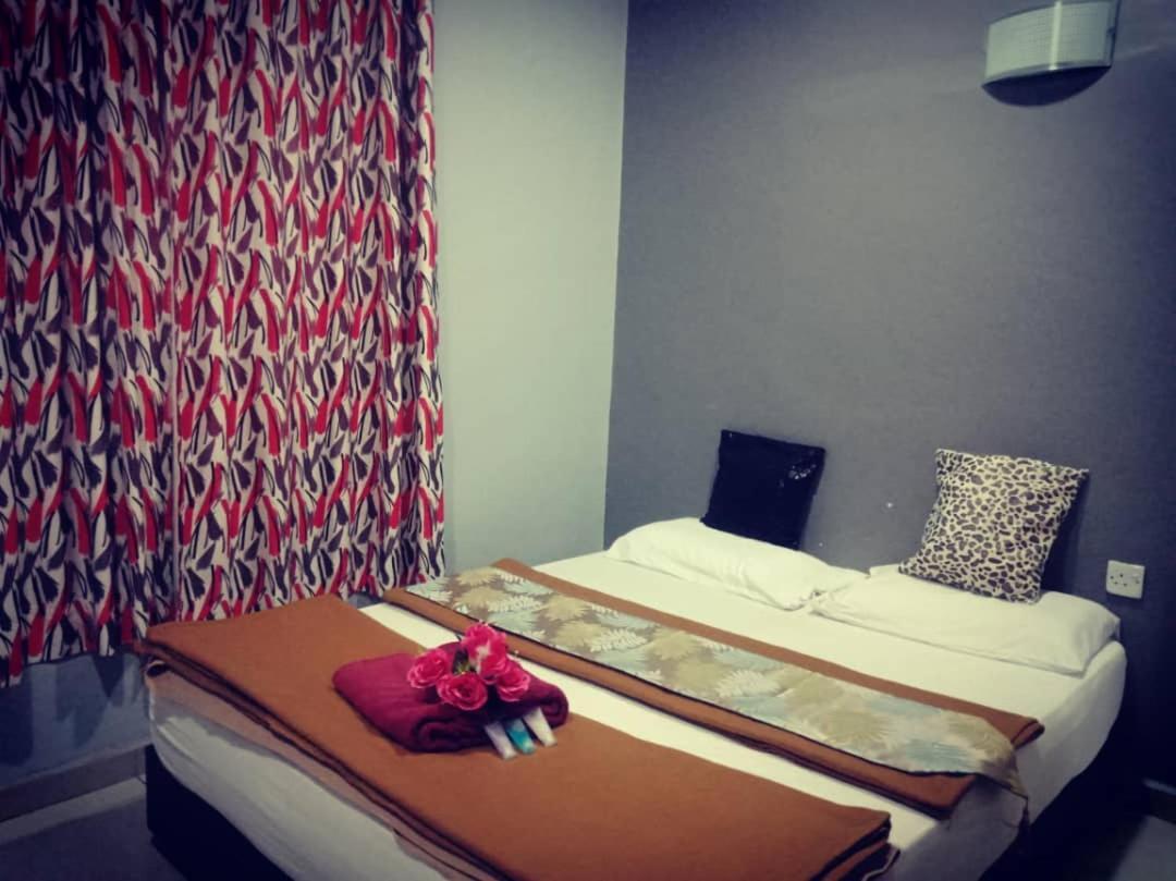 Weng Kong Homestay Slim River Ngoại thất bức ảnh