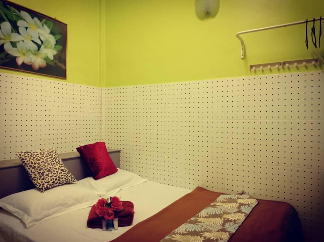 Weng Kong Homestay Slim River Ngoại thất bức ảnh